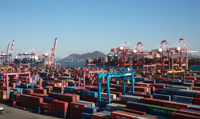 Kim ngạch xuất khẩu Hàn Quốc lần đầu tiên cán mốc 700 tỷ USD vào năm nay