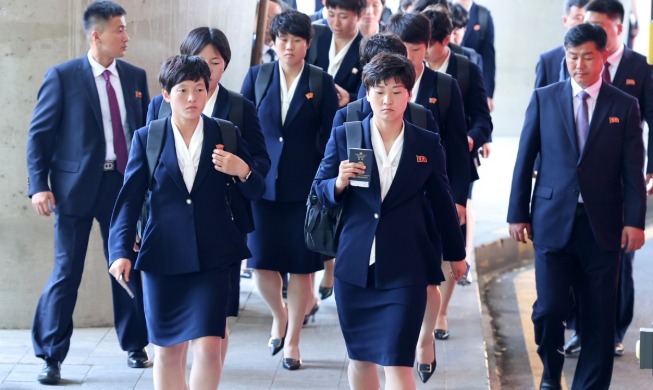 Đội bóng đá nữ Naegohyang - đoàn thể thao Triều Tiên đầu tiên sau 8 năm - nhập cảnh Hàn Quốc