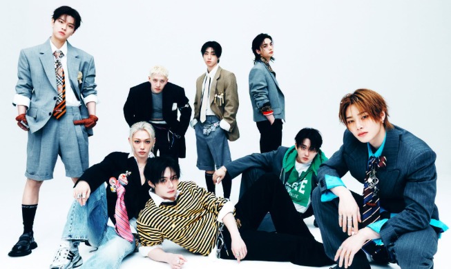 Stray Kids - nhóm nhạc thứ hai sau The Beatles - 9 tuần liên tiếp đứng đầu Billboard 200 