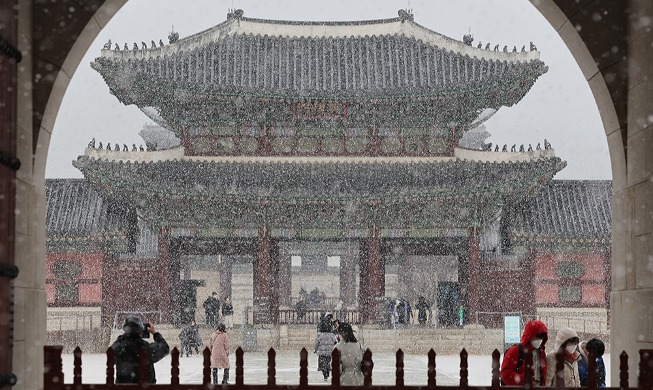 Cung điện Gyeongbokgung phủ đầy tuyết trắng