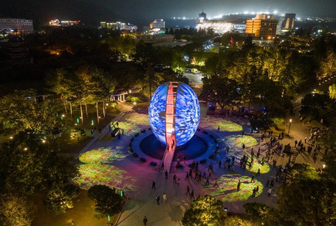 Cảnh đêm thành phố Gyeongju được chiếu sáng rực rỡ