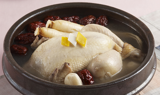 Công thức nấu ăn món Hàn Quốc: Gà tần sâm Samgyetang