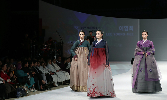 5 sắc màu Hanbok thắp sáng đêm ở cung điện Gyeongbok