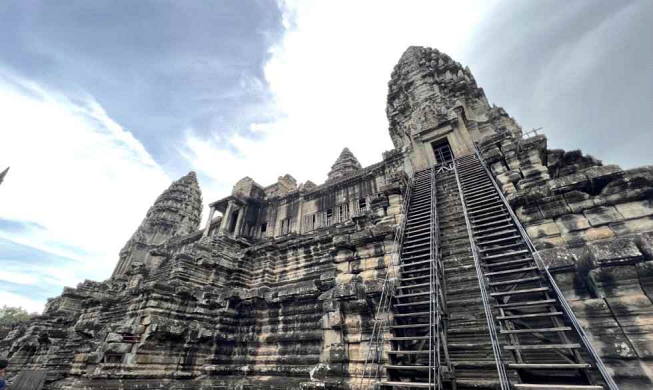 Hàn Quốc tặng 11 loại thiết bị tiên tiến để hỗ trợ bảo tồn quần thể di tích Angkor Wat