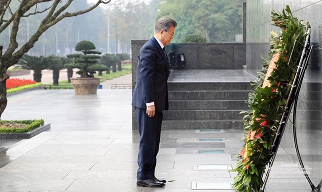 Tổng thống Hàn Quốc Moon Jae-in: “Tôi rất tiếc về lịch sử bất hạnh giữa hai nước”