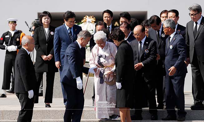 Tổng thống Moon Jae-in: “Lòng khao khát hướng tới hòa bình và nhân quyền của khởi nghĩa 3/4 trên đảo Jeju không bao giờ ngủ quên”