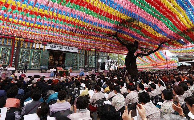 Đại lễ Phật Đản được tổ chức với chủ đề “Cầu chúc hòa bình trên bán đảo Hàn Quốc”