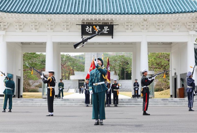 Động tác chuẩn xác của Đội nghi lễ