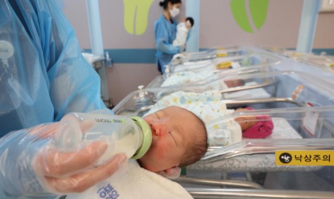Số trẻ sơ sinh chào đời trong 5 tháng đầu năm tăng vọt 15%, vượt con số 120.000 trẻ