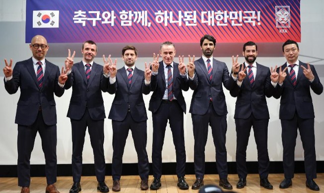 Các HLV của đội bóng Hàn Quốc thể hiện ý chí chiến đấu cho World Cup 2022