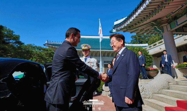 Tổng thống Lee hội đàm với các lãnh đạo Trung Á - Tăng cường hợp tác đường sắt với Tu...
