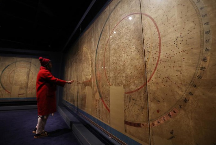 Khám phá bản đồ thiên văn của phương Đông - Tây