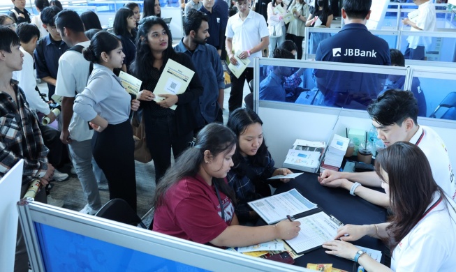 Một nửa số doanh nghiệp xuất khẩu vừa và nhỏ muốn tuyển dụng nhân viên văn phòng người nước ngoài
