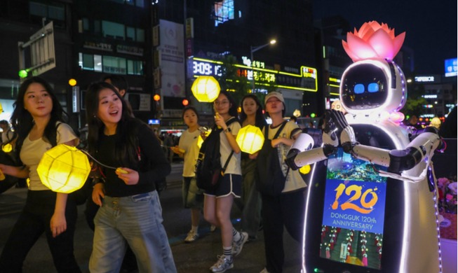 Robot nhà sư AI ‘Hyean’ - Từ giải thích giáo lý đến an ủi tinh thần