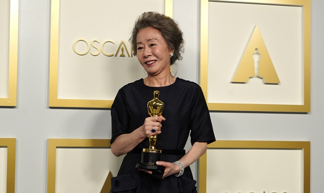 Nữ diễn viên đoạt giải Oscar Youn Yuh-jung được mời làm thành viên AMPAS