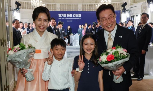 Tổng thống Lee Jae Myung gặp gỡ kiều bào tại Bỉ: “Sẽ cho thế giới...