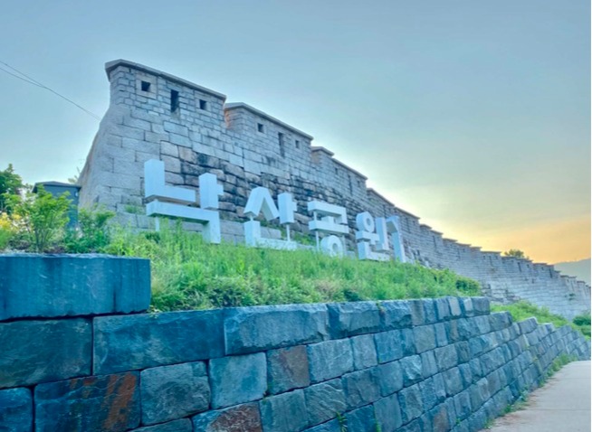 Khám phá vẻ đẹp lịch sử và văn hóa của Công viên Naksan giữa lòng Thủ đô Seoul