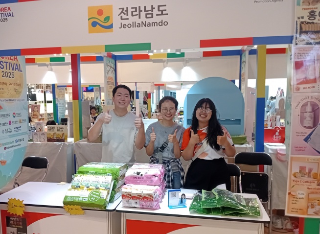 Korea Festival 2025 - Korea On-Board: Không gian đầy sắc màu kết nối thương mại, văn hóa và tình hữu nghị Việt - Hàn