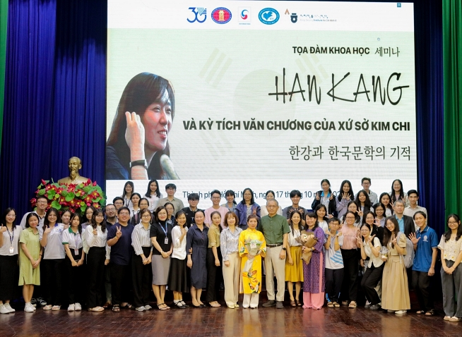 Tham gia Tọa đàm khoa học “Han Kang và kỳ tích văn chương của xứ sở Kim Chi”