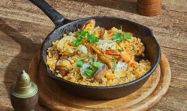 [Bí quyết làm món ăn cực ngon cùng Kimchi!] 9. Paella Kimchi hải sản