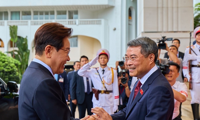 Tổng thống Lee Jae Myung: “Hãy cùng nhau tạo nên ‘Kỳ tích sông Hồng’ - ký kết hơn 70 biên bản ghi nhớ 