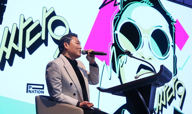 Ca sĩ Psy của “Gangnam Style” phát hành album mới sau 5 năm