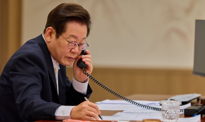 Tổng thống Lee Jae Myung điện đàm với lãnh đạo Pháp và Ba Lan