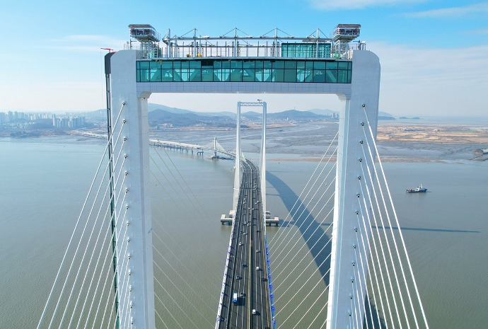 Cầu Yeonryukgyo số 3 với đài quan sát biển cao nhất thế giới