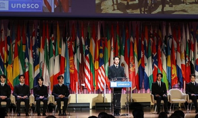 SEVENTEEN diễn thuyết tại trụ sở của UNESCO