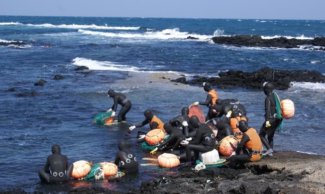 Nghề lặn biển của phụ nữ đảo Jeju được công nhận là Di sản nông nghiệp quan trọng toàn cầu