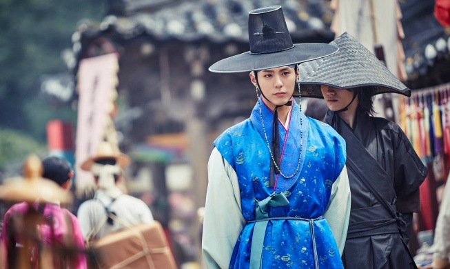 Nam diễn viên Park Bo-gum quảng bá vẻ đẹp của Hanbok ra toàn thế giới