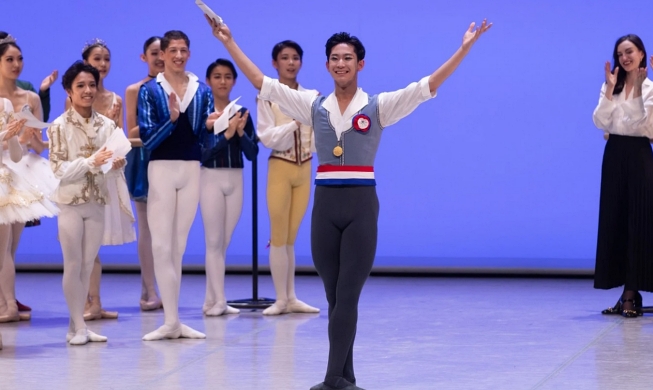 Nam vũ công ba lê Hàn Quốc đứng đầu thế giới trong cuộc thi quốc tế Prix de Lausanne