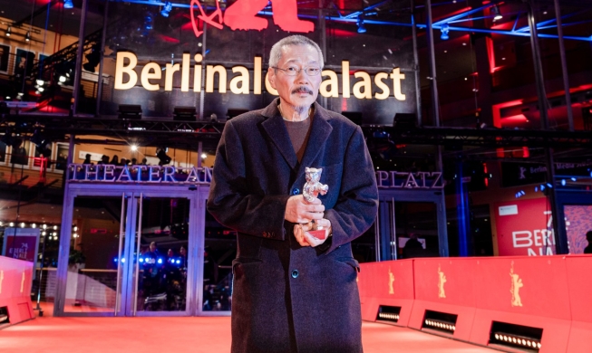 Đạo diễn Hong Sang-soo giành giải Gấu bạc tại LHP quốc tế Berlin lần thứ 74