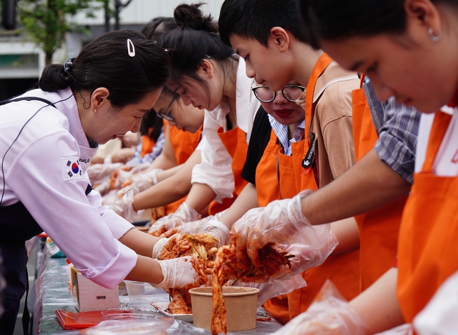 Thử tài làm Kimchi chuẩn vị Hàn cùng chuyên gia Hàn Quốc