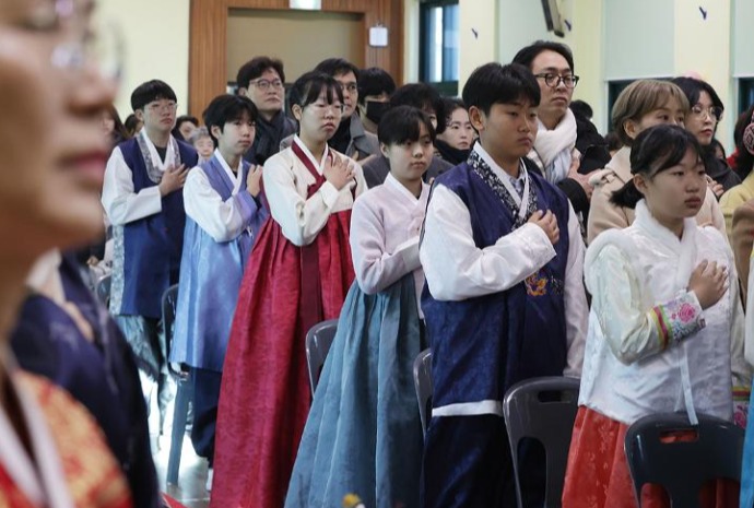 Lễ tốt nghiệp trong bộ Hanbok truyền thống