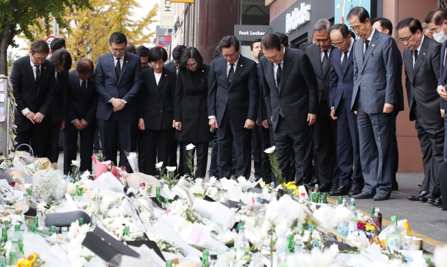 Tổng thống Hàn Quốc cam kết hỗ trợ mỗi nạn nhân nước ngoài của vụ giẫm đạp