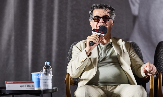 [BIFF 2025] Bài 2: Đạo diễn Jafar Panahi được vinh danh là “Nhà làm phim châu Á của năm”