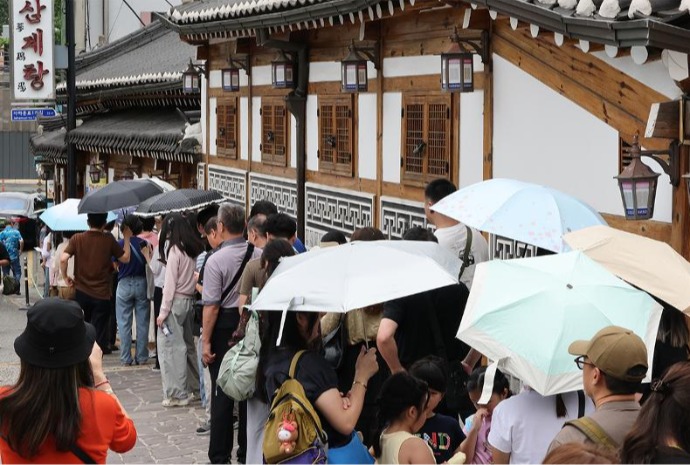 Thưởng thức gà hầm sâm nhân dịp Chobok
