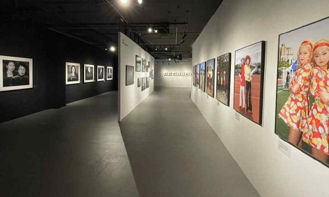 Triển lãm ảnh đương đại Hàn Quốc lần đầu tiên đón khách Hungary