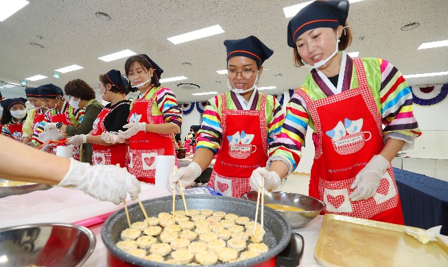 [Hàn Quốc hôm nay] Các phụ nữ nhập cư làm đồ ăn cho ngày lễ Chuseok