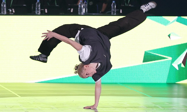 Các vũ công thể hiện tài năng tại Giải vô địch Breakdance thế giới WDSF 2022