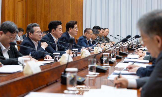 Phủ Tổng thống: “Ban hành Luật về siêu đặc khu trong năm nay, di dời sân bay quân sự Gwangju trước 2028”