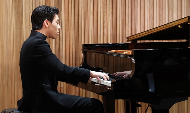 Nghệ sĩ piano trẻ Kim Saehyun cố gắng “đánh mất chính mình khi chơi nhạc”