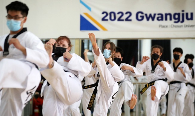 Các học viên nước ngoài tham gia Học viện Taekwondo quốc tế Gwangju năm 2022