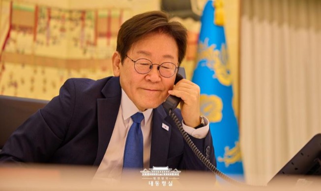 Tổng thống Lee Jae Myung điện đàm với người đồng cấp Tajikistan và Kyrgyzstan