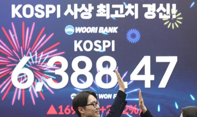 KOSPI 6.388 điểm, cao nhất lịch sử - Hàn Quốc đứng đầu G20 về tỷ lệ tăng trưởng