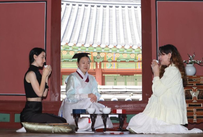 Trải nghiệm văn hóa trà đạo của hoàng gia Joseon
