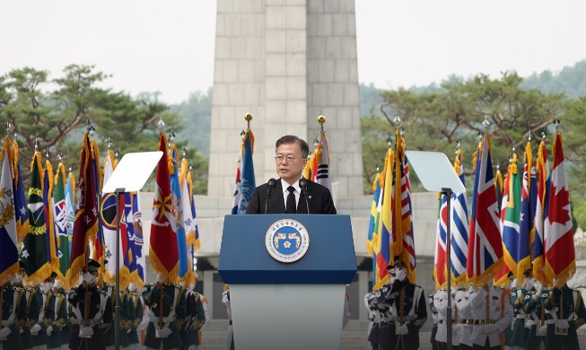 Tổng thống Moon Jae-in: Sẽ chuẩn bị thực hiện một bước tiến lớn cho việc phi hạt nhân hóa trên bán đảo Triều Tiên