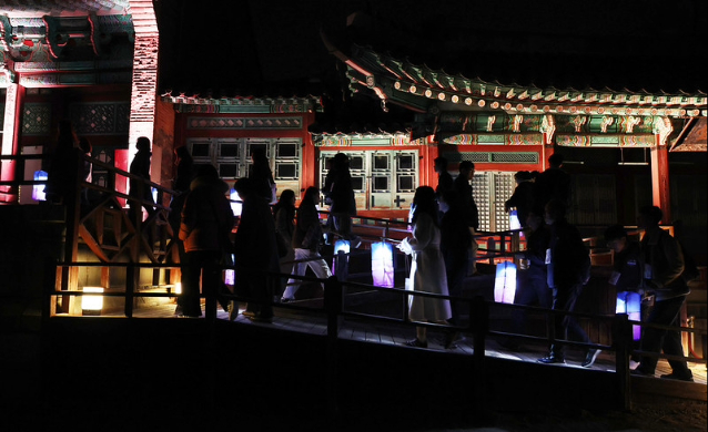 Gyeongbokgung và Changdeokgung mở cửa đón khách tham quan cung điện về đêm