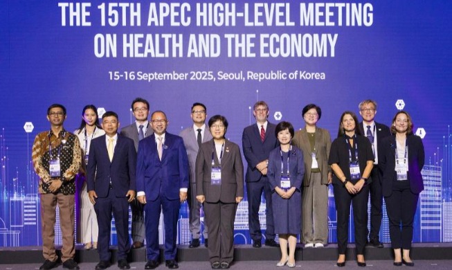 Hội nghị cấp cao APEC lần thứ 15 về Y tế và Kinh tế diễn ra ở thủ đô Seoul